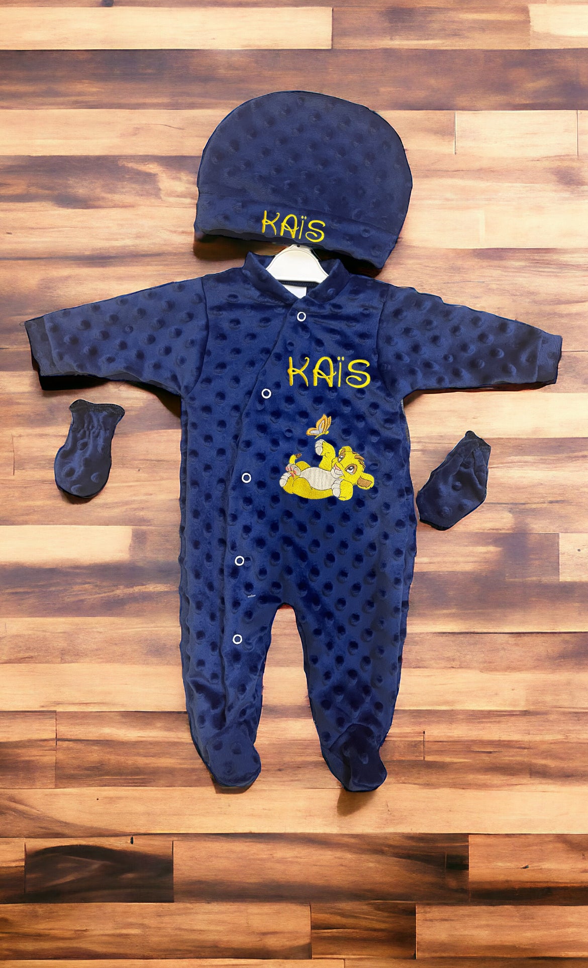 pyjama bleu roi personnalisé en broderie théme naissance