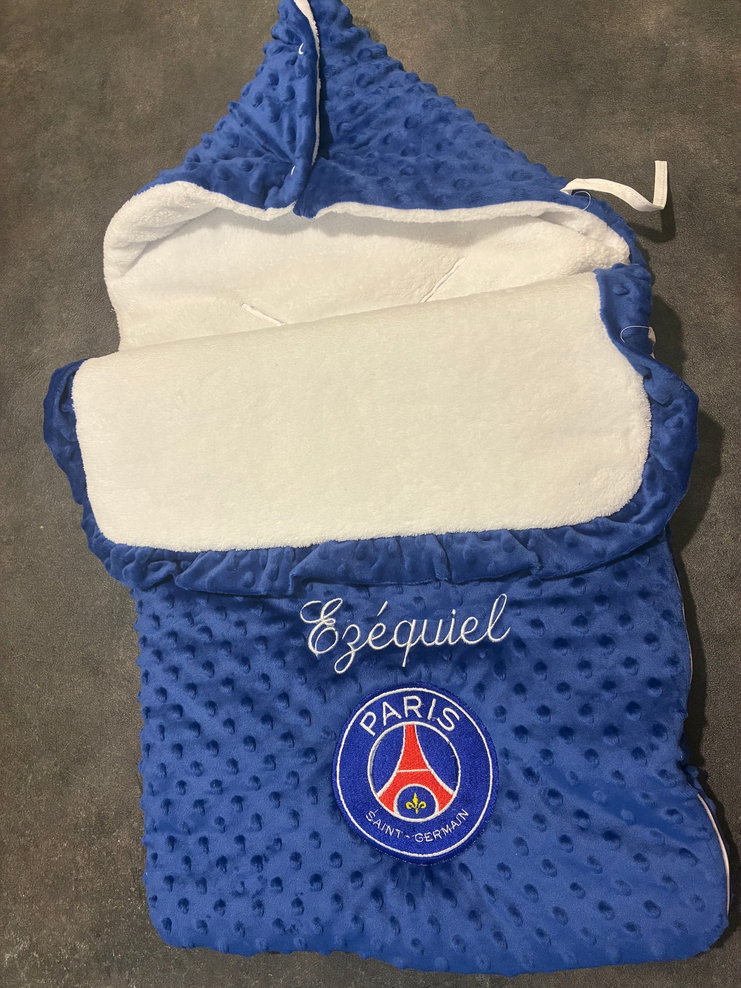 Nid d’ange cosy bleu marin personnalisé theme au choix