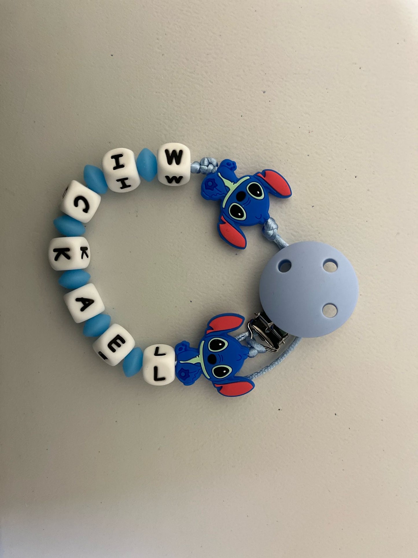 Attache tétine en silicone stitch